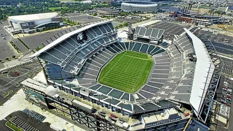 “澳网慈善赛即将开启！郑钦文对决在即，只需30元，速定闹钟抢票！”